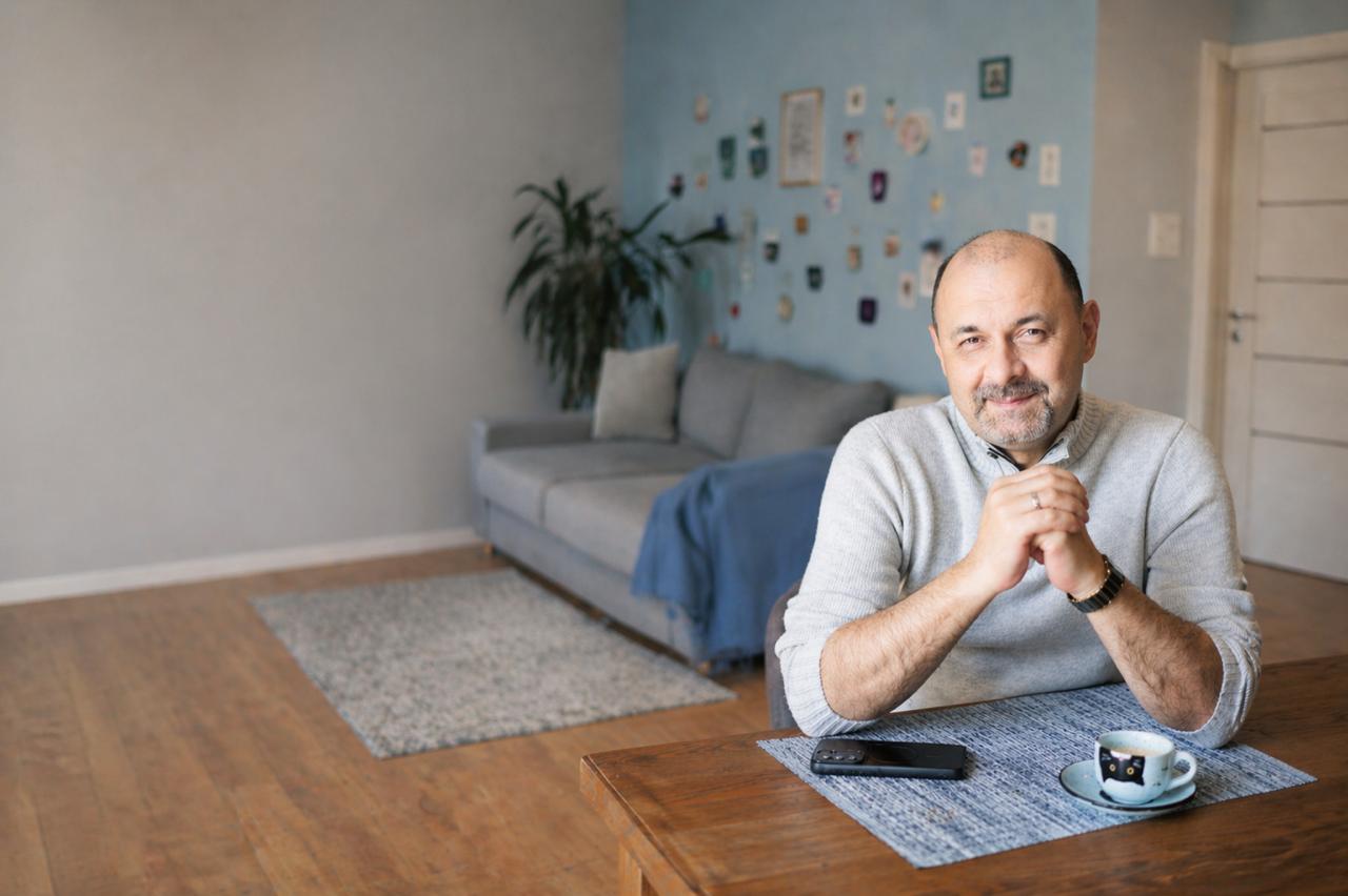 Advisor and client talking